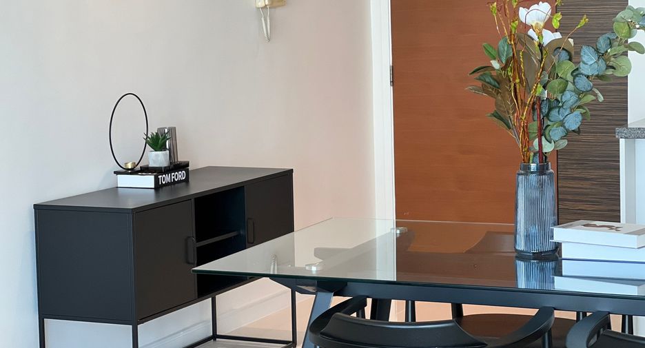 For rent 2 bedrooms condo in Khlong Toei, Bangkok