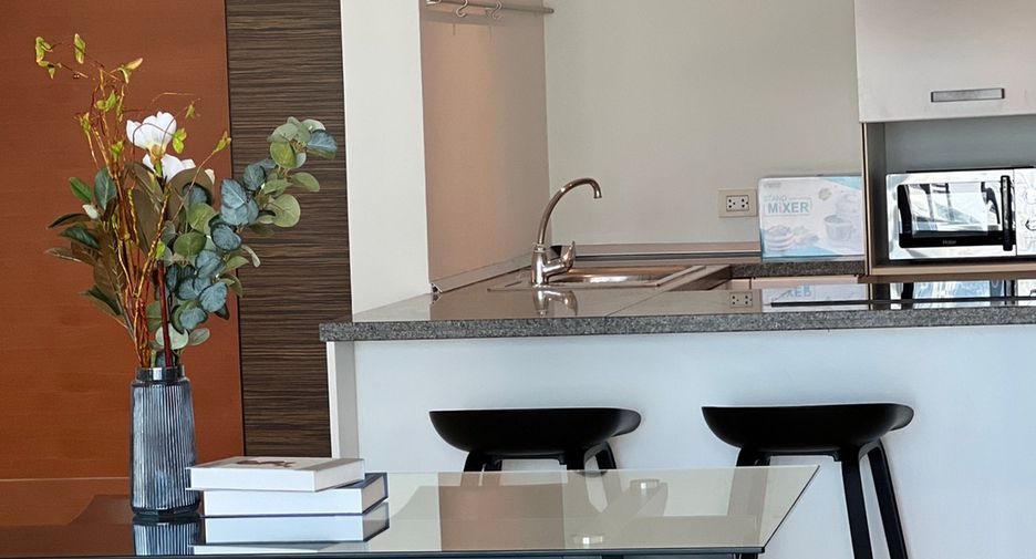 For rent 2 bedrooms condo in Khlong Toei, Bangkok