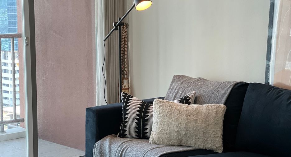 For rent 2 bedrooms condo in Khlong Toei, Bangkok
