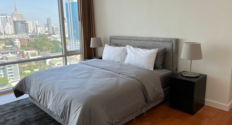 For rent 2 bedrooms condo in Khlong Toei, Bangkok
