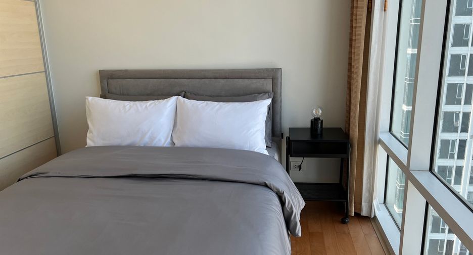 For rent 2 bedrooms condo in Khlong Toei, Bangkok
