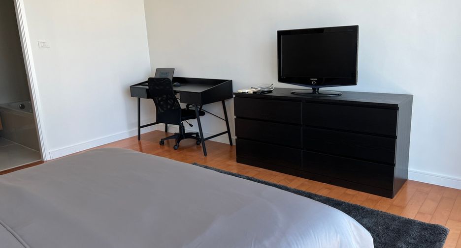 For rent 2 bedrooms condo in Khlong Toei, Bangkok