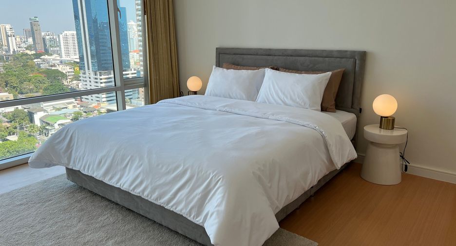 For rent 2 bedrooms condo in Khlong Toei, Bangkok
