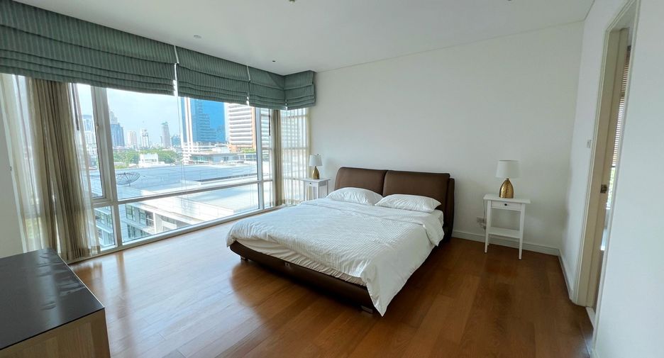 For rent 2 bedrooms condo in Khlong Toei, Bangkok