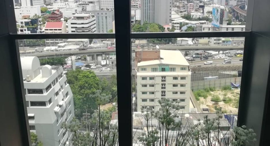 For rent 2 bedrooms condo in Pathum Wan, Bangkok