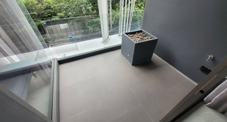 For rent 3 bedrooms condo in Watthana, Bangkok