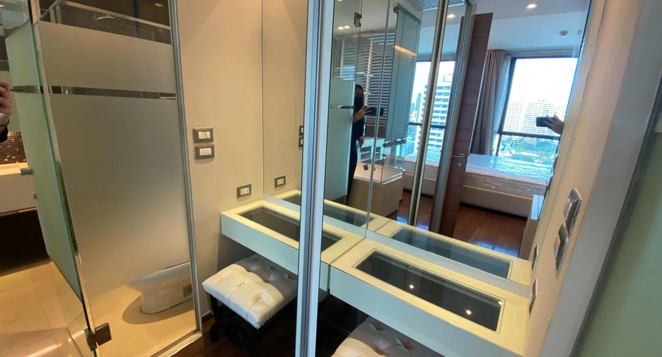 For rent 2 bedrooms condo in Khlong Toei, Bangkok