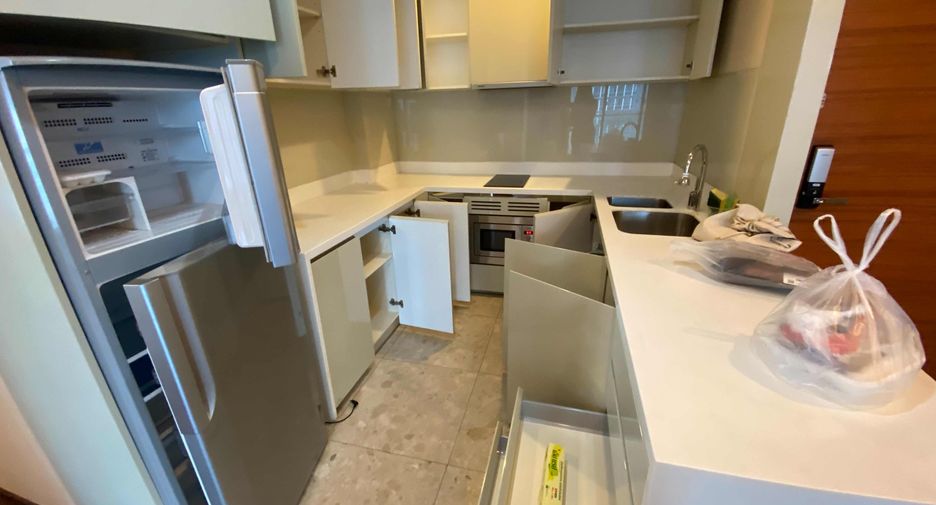 For rent 2 bedrooms condo in Khlong Toei, Bangkok