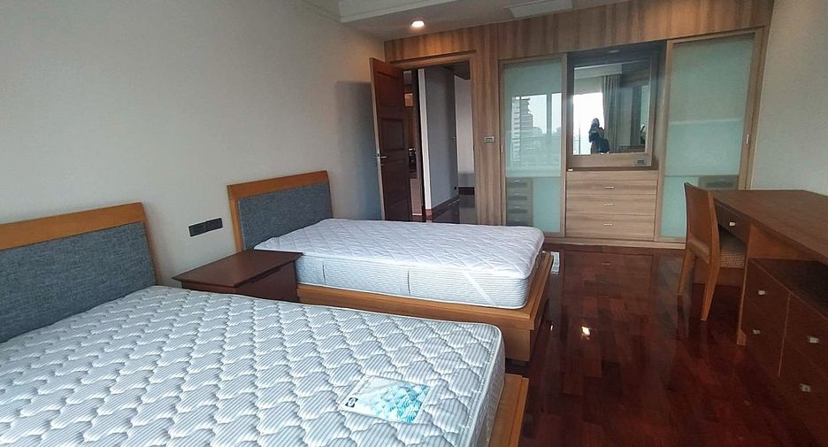 For rent 3 ベッドルーム condo in Khlong Toei, Bangkok