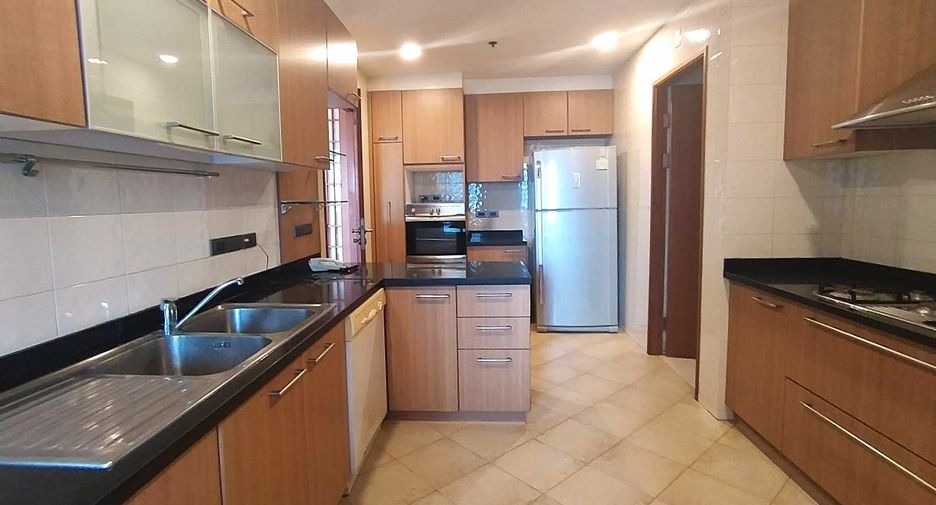For rent 3 ベッドルーム condo in Khlong Toei, Bangkok