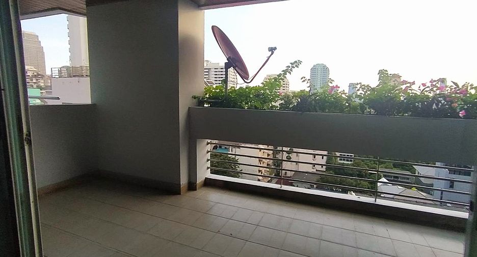 For rent 3 ベッドルーム condo in Khlong Toei, Bangkok