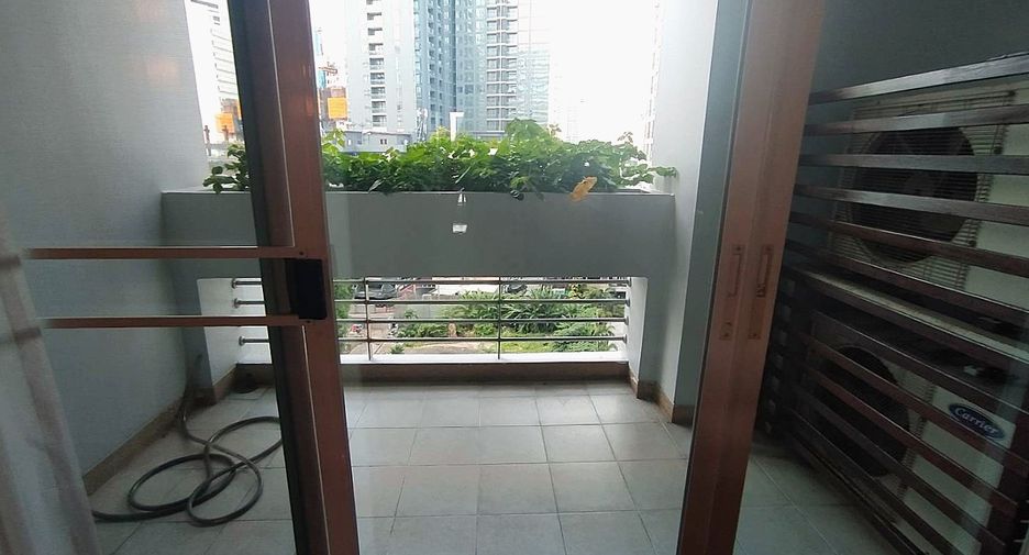 For rent 3 ベッドルーム condo in Khlong Toei, Bangkok