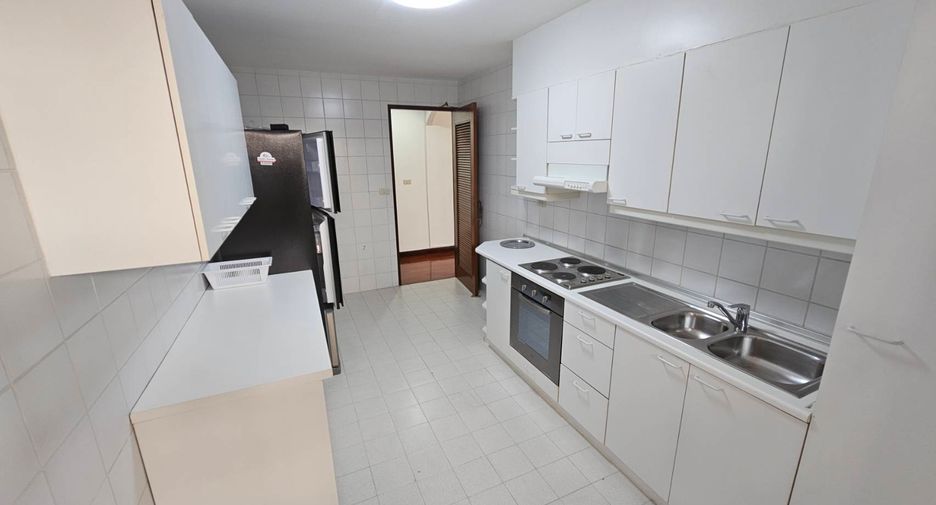For rent 2 bedrooms condo in Pathum Wan, Bangkok