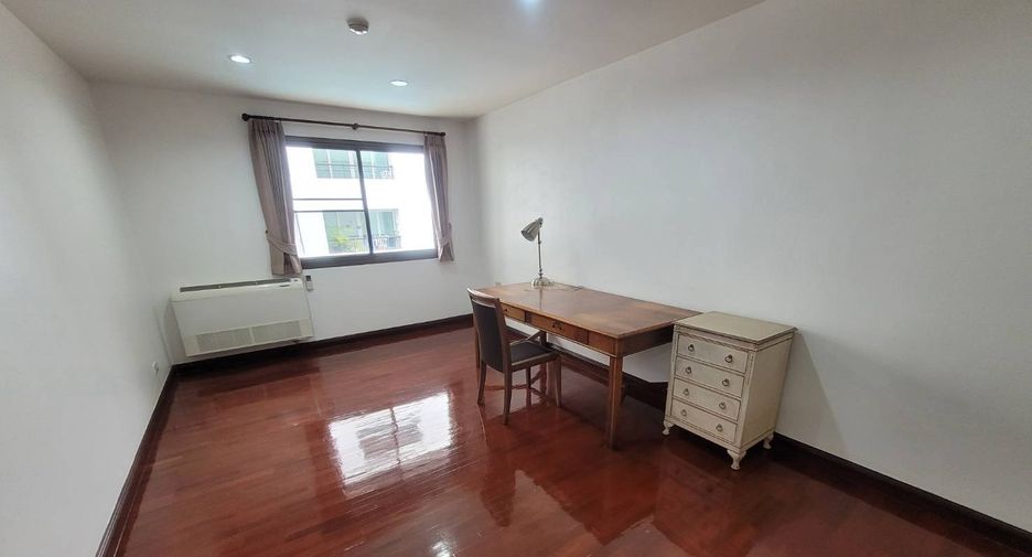 For rent 2 bedrooms condo in Pathum Wan, Bangkok