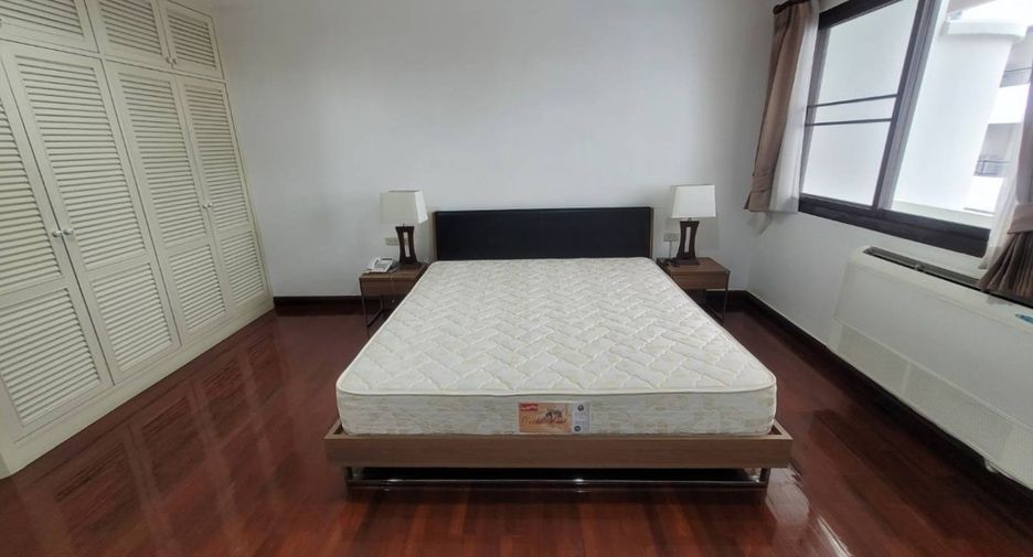 For rent 2 bedrooms condo in Pathum Wan, Bangkok