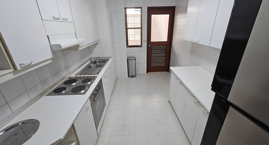 For rent 2 bedrooms condo in Pathum Wan, Bangkok