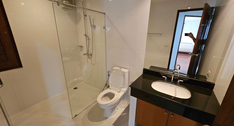 For rent 2 bedrooms condo in Pathum Wan, Bangkok