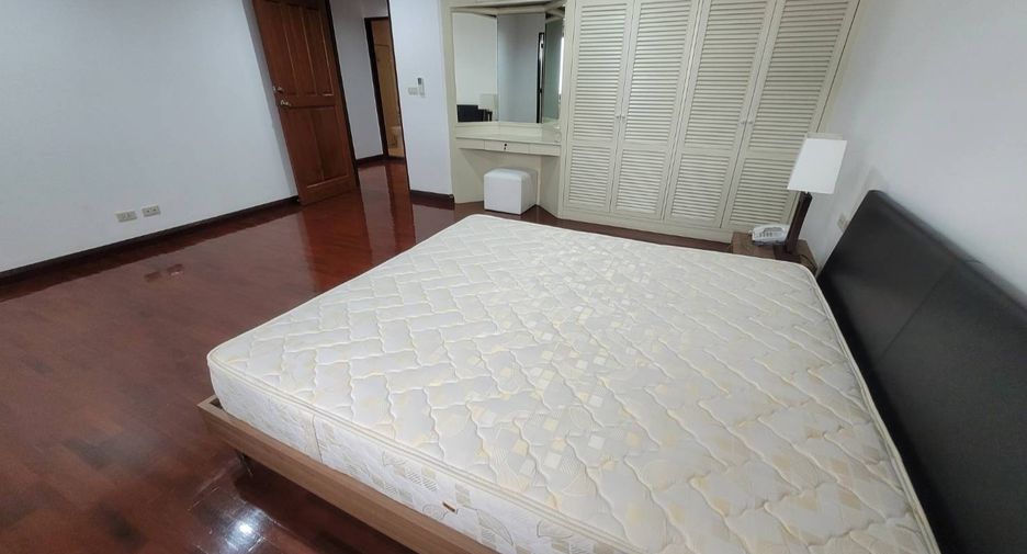 For rent 2 bedrooms condo in Pathum Wan, Bangkok