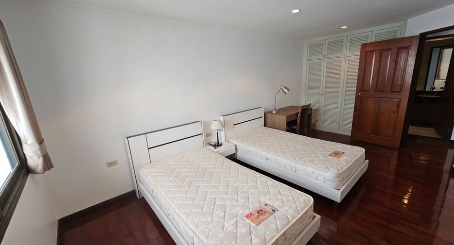 For rent 2 bedrooms condo in Pathum Wan, Bangkok