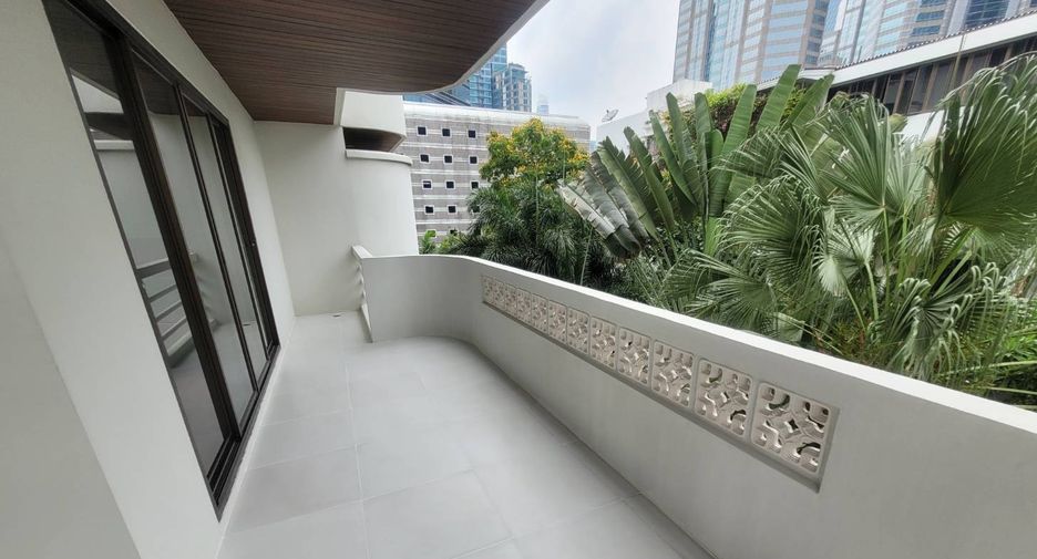 For rent 2 bedrooms condo in Pathum Wan, Bangkok