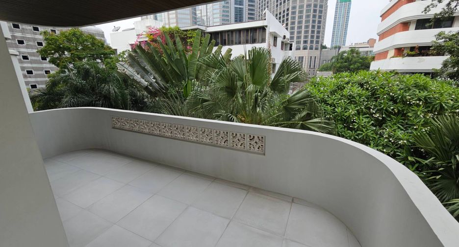 For rent 2 bedrooms condo in Pathum Wan, Bangkok