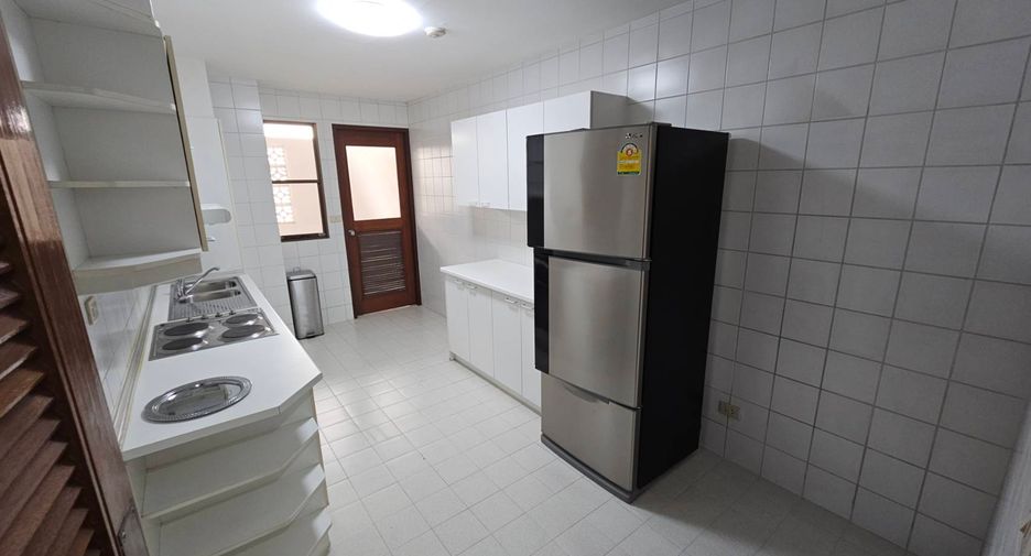 For rent 2 bedrooms condo in Pathum Wan, Bangkok