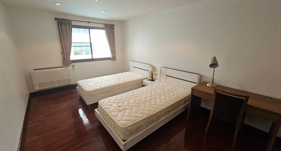 For rent 2 bedrooms condo in Pathum Wan, Bangkok