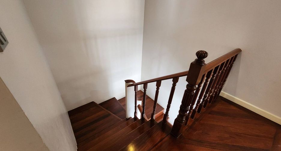 For rent 3 bedrooms condo in Khlong Toei, Bangkok