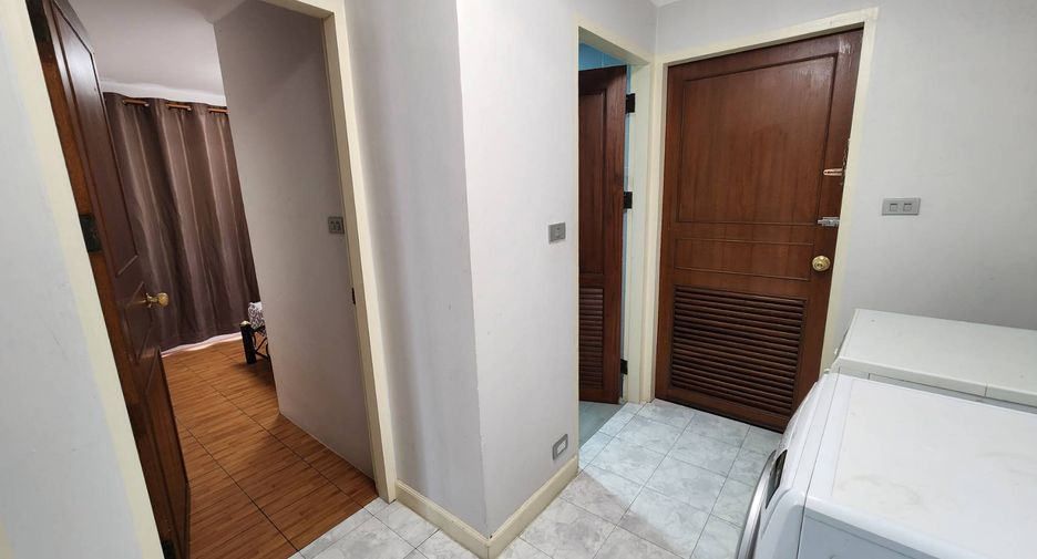 For rent 3 bedrooms condo in Khlong Toei, Bangkok