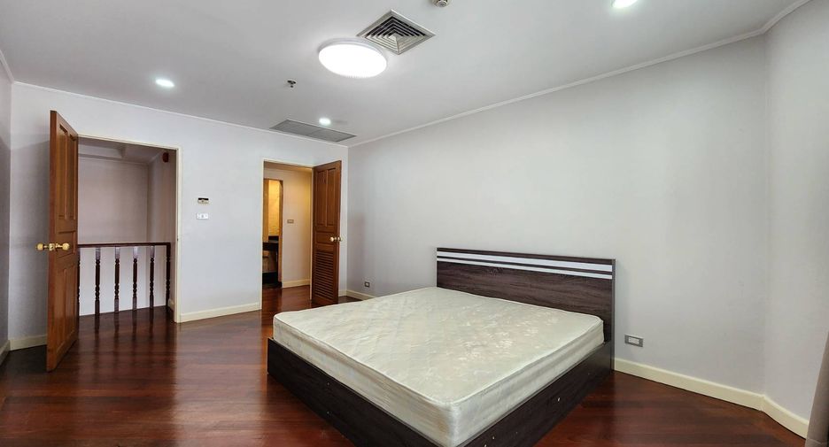 For rent 3 bedrooms condo in Khlong Toei, Bangkok