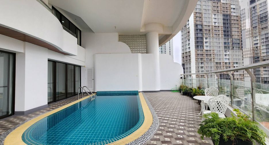 For rent 3 bedrooms condo in Khlong Toei, Bangkok