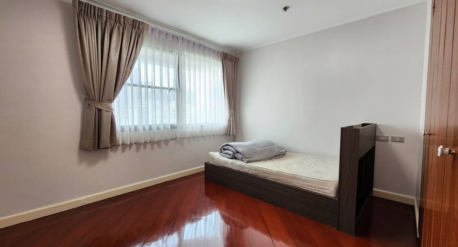 For rent 3 bedrooms condo in Khlong Toei, Bangkok
