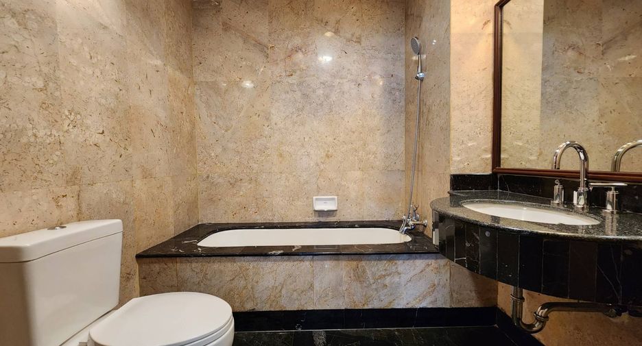 For rent 3 bedrooms condo in Khlong Toei, Bangkok