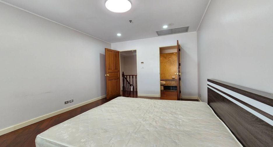 For rent 3 bedrooms condo in Khlong Toei, Bangkok