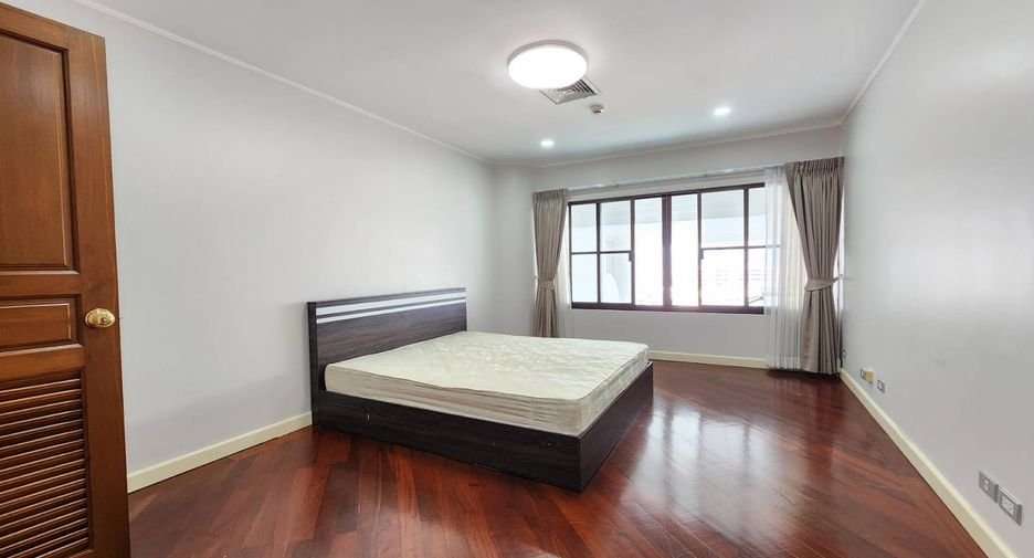 For rent 3 bedrooms condo in Khlong Toei, Bangkok