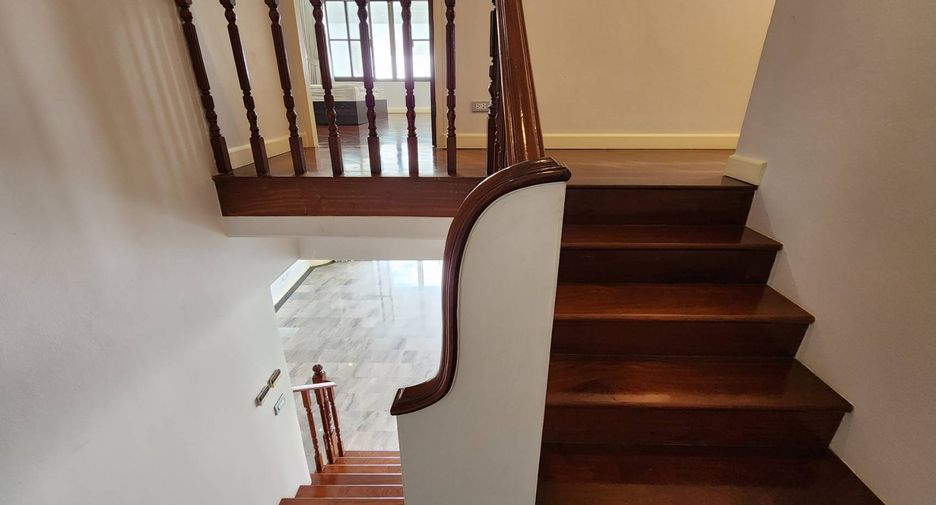 For rent 3 bedrooms condo in Khlong Toei, Bangkok