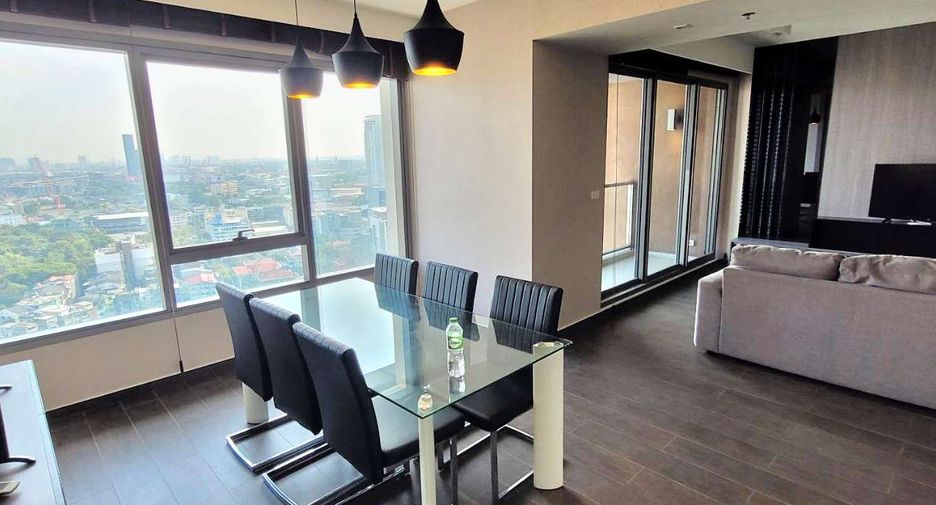 For rent 2 bedrooms condo in Khlong Toei, Bangkok