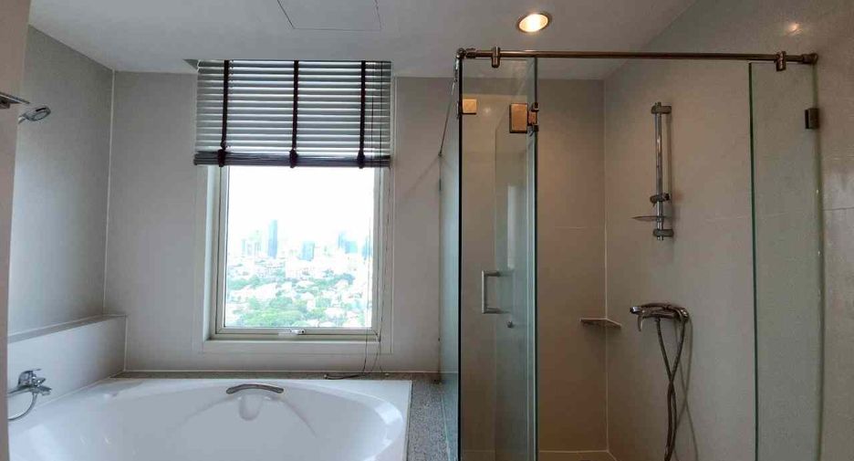 For rent 3 bedrooms condo in Watthana, Bangkok