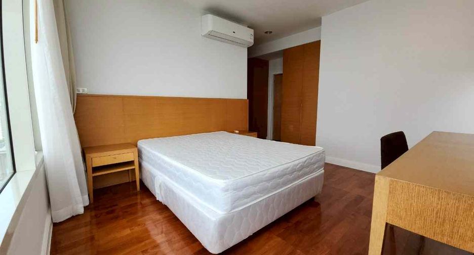 For rent 3 bedrooms condo in Watthana, Bangkok