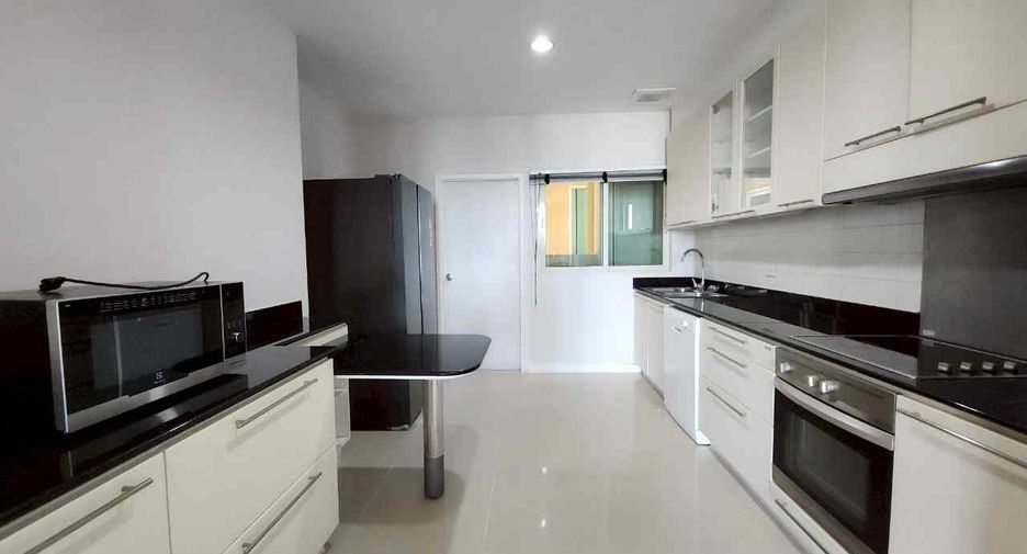 For rent 3 bedrooms condo in Watthana, Bangkok