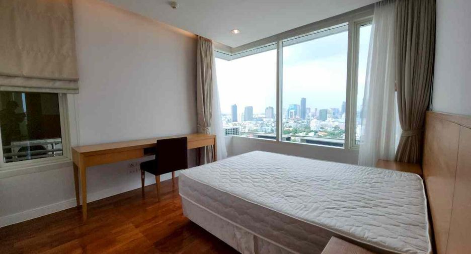 For rent 3 bedrooms condo in Watthana, Bangkok