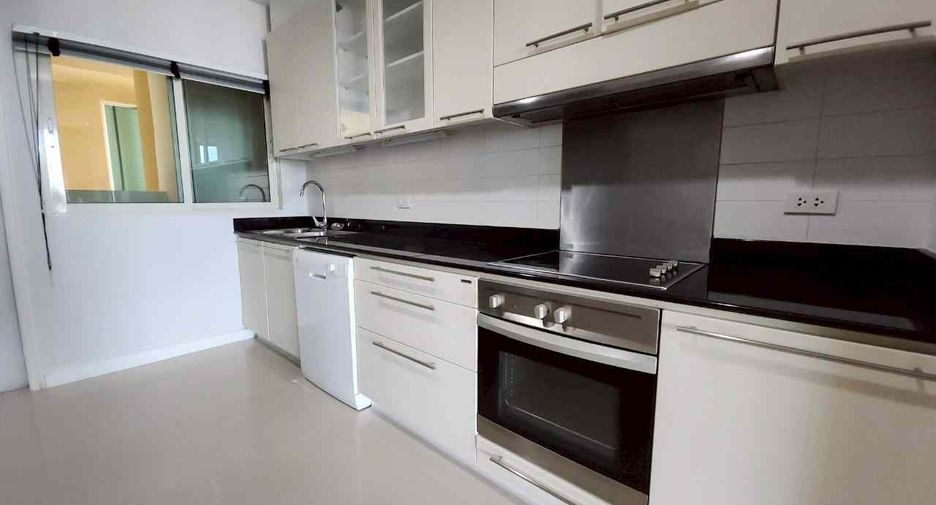 For rent 3 bedrooms condo in Watthana, Bangkok
