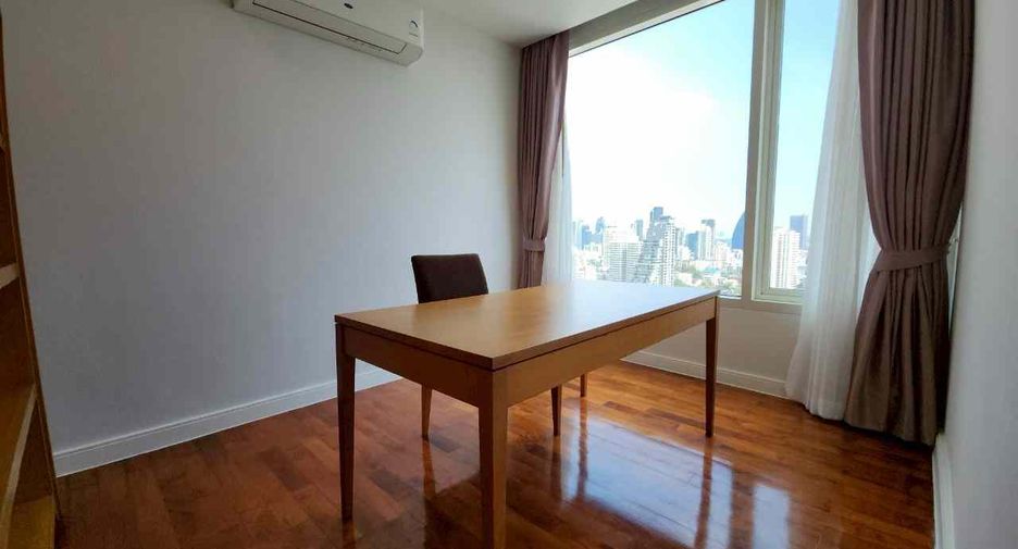For rent 3 bedrooms condo in Watthana, Bangkok