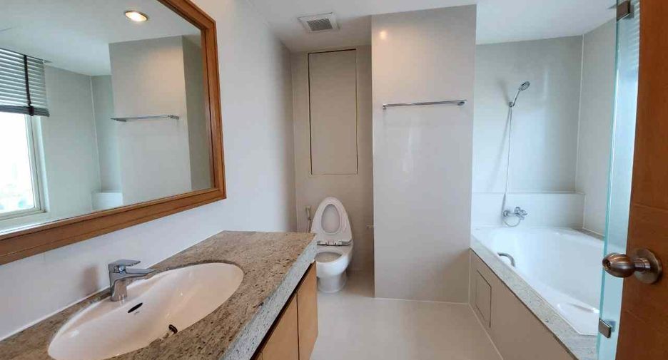 For rent 3 bedrooms condo in Watthana, Bangkok
