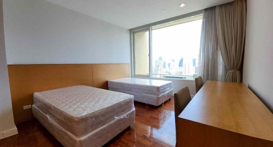 For rent 3 bedrooms condo in Watthana, Bangkok