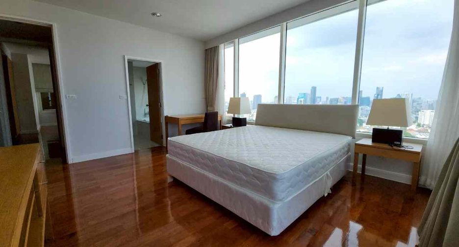 For rent 3 bedrooms condo in Watthana, Bangkok