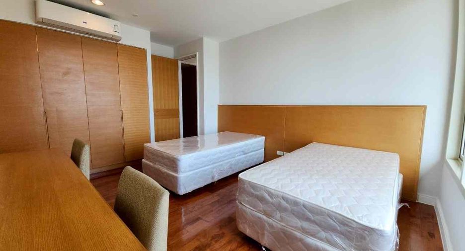 For rent 3 bedrooms condo in Watthana, Bangkok