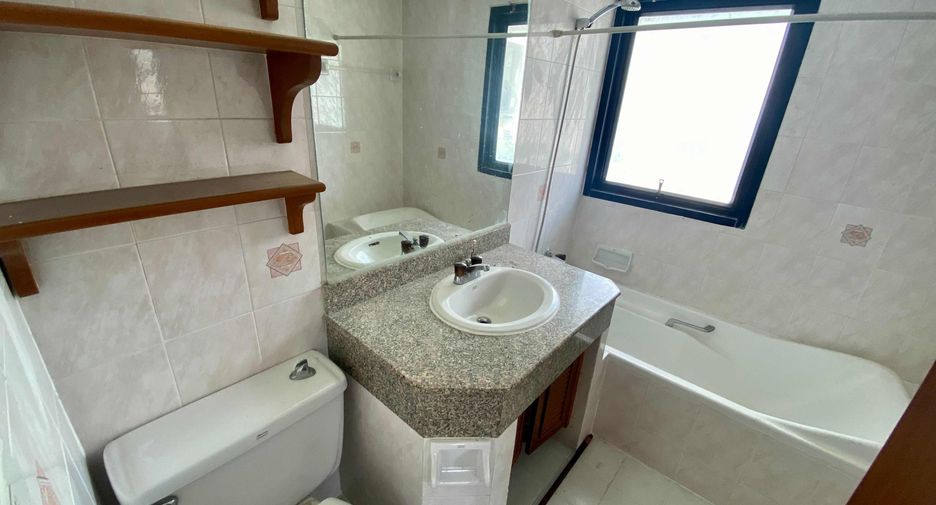 For rent 3 bedrooms condo in Khlong Toei, Bangkok