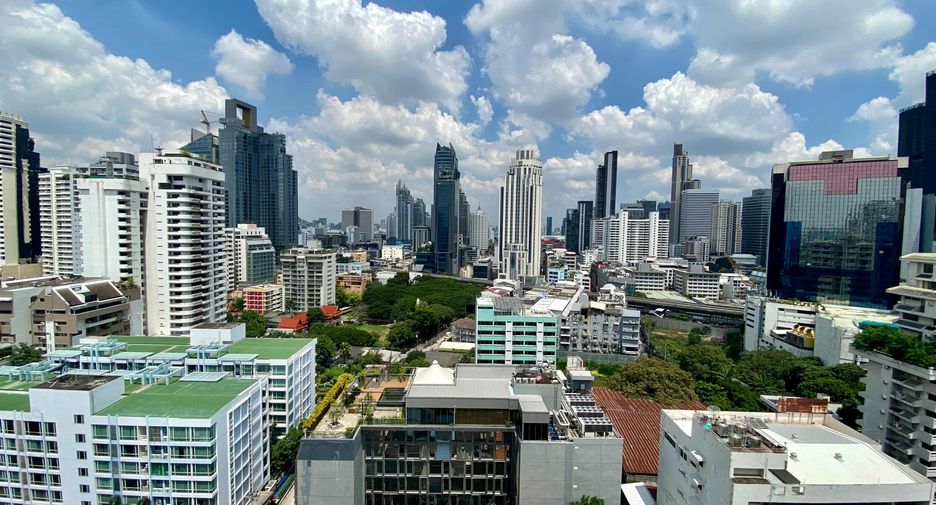 For rent 3 bedrooms condo in Khlong Toei, Bangkok