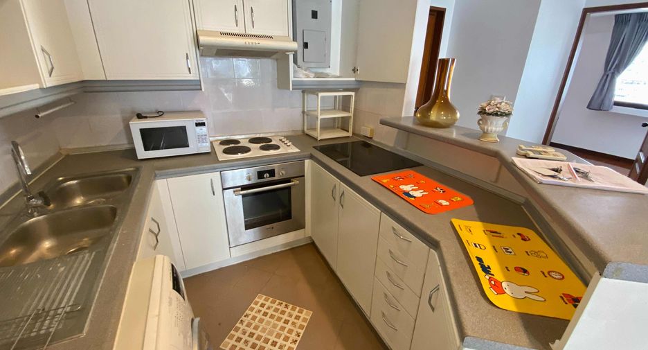 For rent 3 bedrooms condo in Khlong Toei, Bangkok